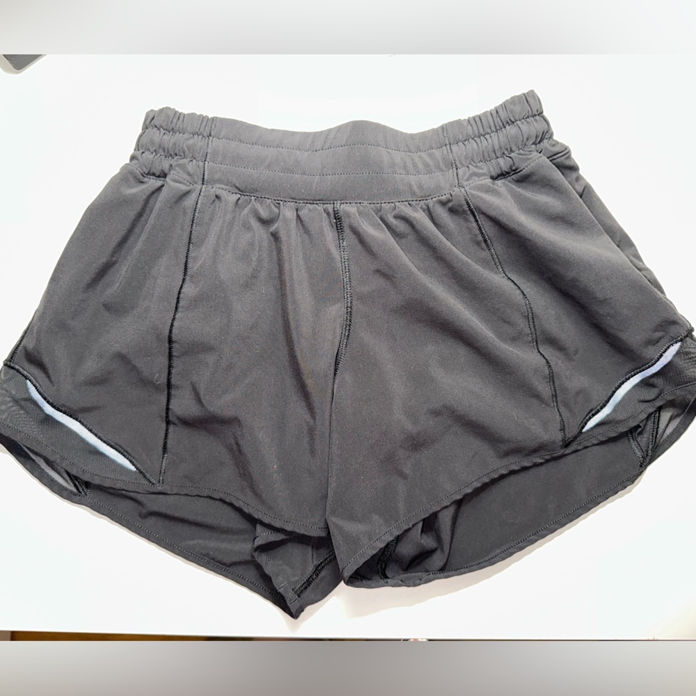 BLACK LULULEMON HOTTY HOT SHORTS SIZE 4/4INCH